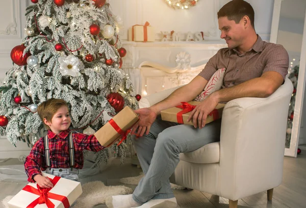 Father with son at home on Christmas evening — Stock Photo, Image