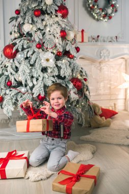 Noel akşamı evde delikanlı