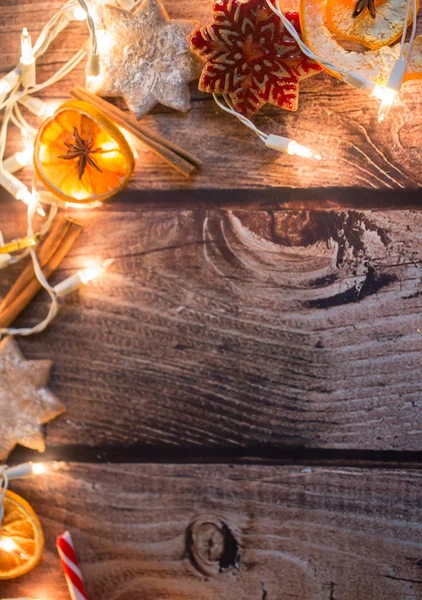 Boże Narodzenie ramki z światła, ozdoby, cukierki i dekoracje. Wolna przestrzeń — Zdjęcie stockowe