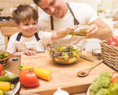 Baba oğlu ile pişirme