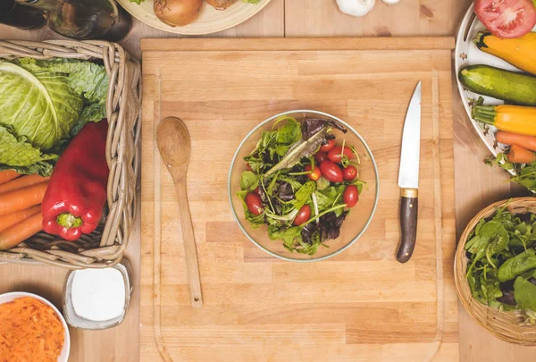 Vegetables on a wooden table top view — Stock Photo, Image