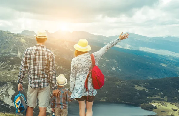 Rila Dağları Bulgaristan seyahat aile — Stok fotoğraf