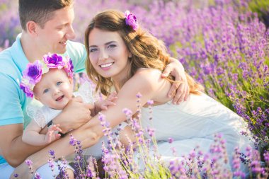 Lavanta alanında genç aile