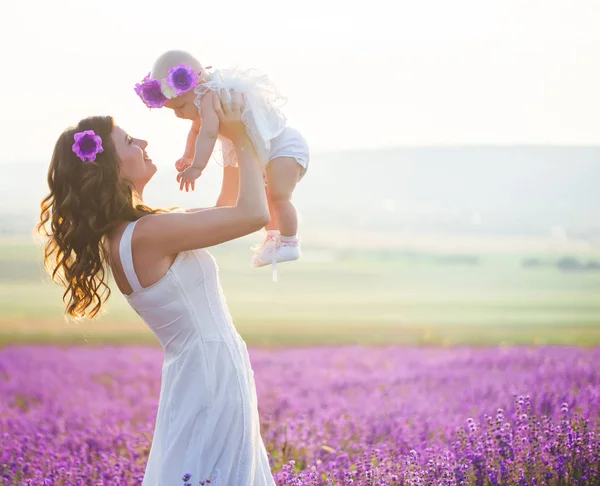 Mom and her daughter in a lavender field — Stock Photo, Image