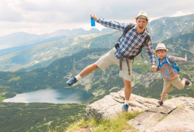 Baba ve oğul Rila mountains, Bulgaristan hiking.