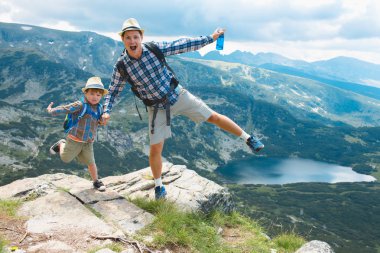 Baba ve oğul Rila mountains, Bulgaristan hiking.