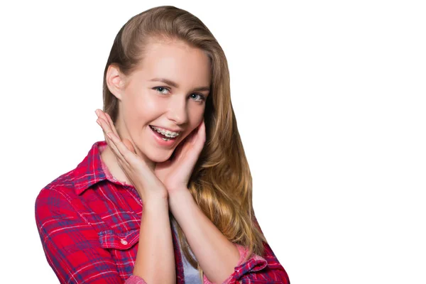 Vacker Ung Blondin Flicka Visar Sina Tandställning Isolerad Vitt — Stockfoto