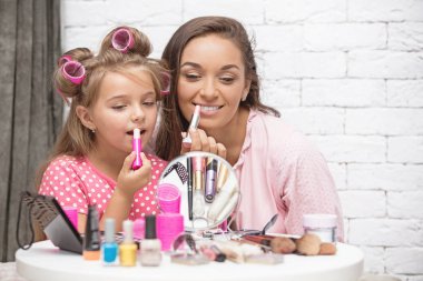 Mom and daughter do makeup