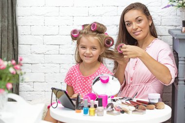 Mom and daughter do makeup