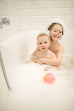Brothers bathe in the bathroom