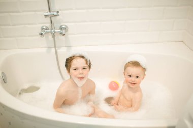 Brothers bathe in the bathroom