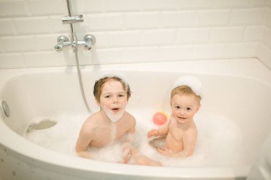 Brothers bathe in the bathroom