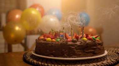 Mumlu çikolatalı pasta.