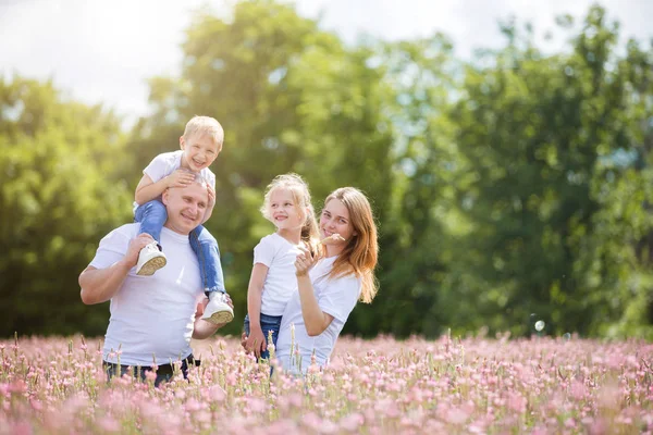 Family on holiday in the village — Stock Photo, Image