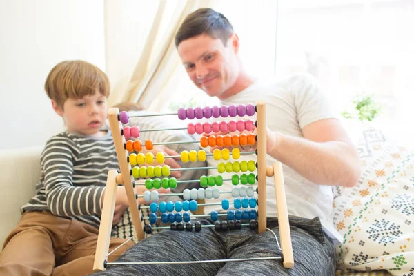 Dad teaches his son math — 图库照片