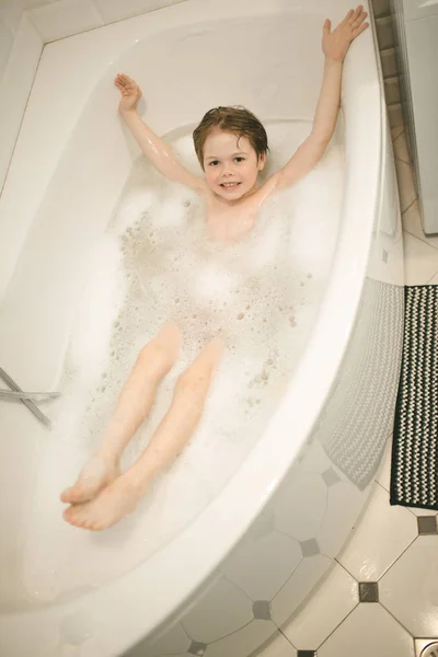 Kid bathe in the bathroom — Stock Photo, Image