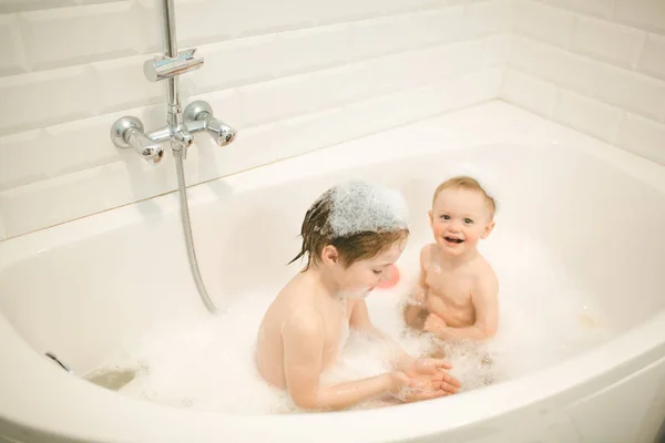 Brothers bathe in the bathroom — Stock Photo, Image