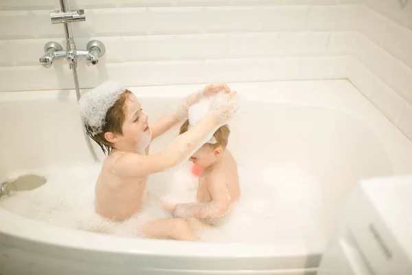 Brothers bathe in the bathroom — Stock Photo, Image