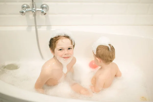 Brothers bathe in the bathroom — Stock Photo, Image