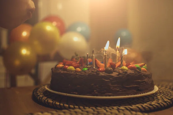 Čokoládový dort se svíčkami — Stock fotografie