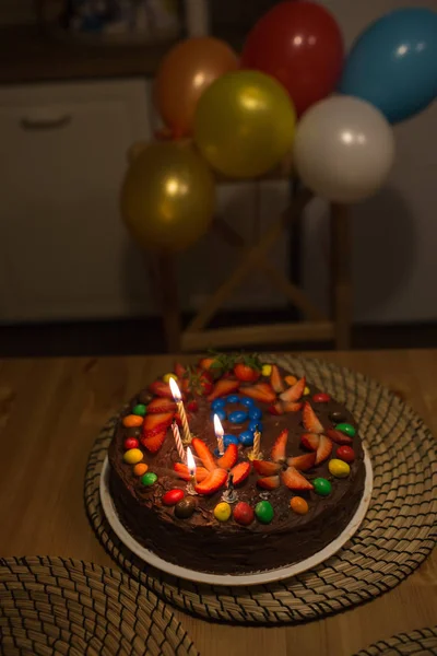 Gâteau au chocolat aux bougies — Photo
