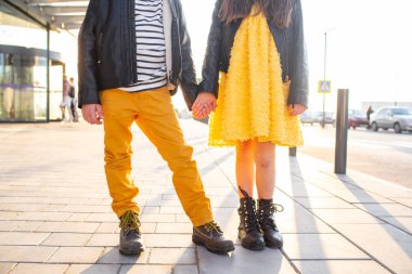 erkek ve kız bir yürüyüş