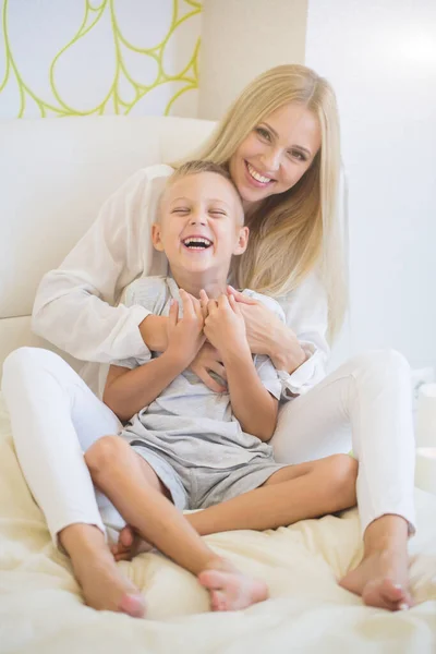 Happy Mother Her Son Home — Foto Stock