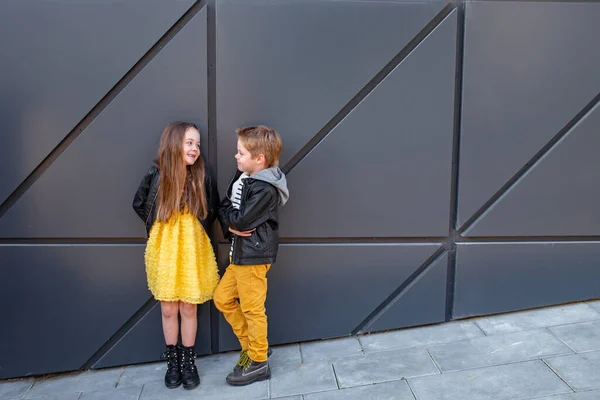 Little Kids Walk Together Stylishly Dressed Fashionable Kids Teenager Yellow — 스톡 사진