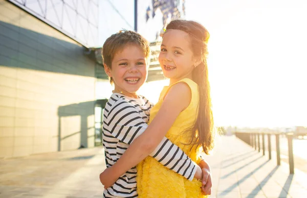 Little Kids Walk Together Stylishly Dressed Fashionable Kids Teenager Yellow — ストック写真