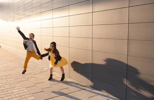 Little Kids Walk Together Stylishly Dressed Fashionable Kids Teenager Yellow — 스톡 사진