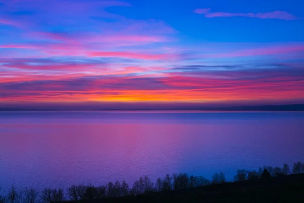 Puesta de sol en Balaton en Balatonakarattya en invierno — Foto de Stock