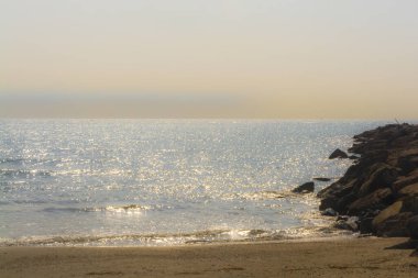Massalfassar 'da kumsalda, Valencia, İspanya yakınlarında.