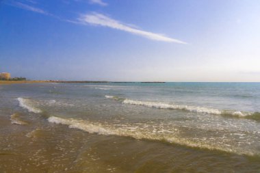 Massalfassar 'da kumsalda, Valencia, İspanya yakınlarında.