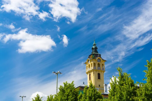 Baharda Szeged Şehrinin Belediye Binasında Mavi Gökyüzü — Stok fotoğraf