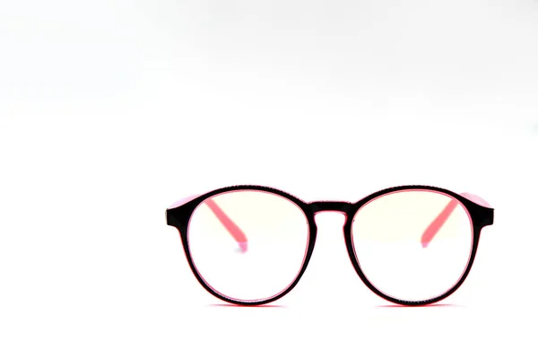 Lunettes modernes pour les yeux roses et noirs isolées sur fond blanc — Photo