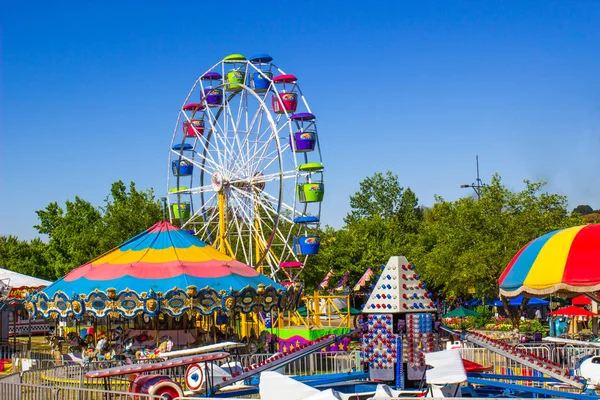 Rueda Fortuna Paseos Carnaval Feria Del Condado Pequeño — Foto de Stock