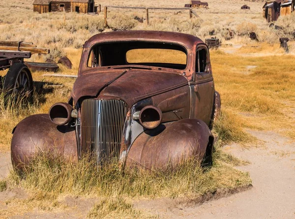 Заброшенный Ржавый Автомобиль Городе Призраке Высокой Пустыни Горах Сьерра Невада — стоковое фото