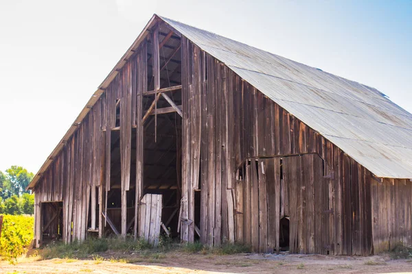 Bakıma muhtaç Vintage ahırda