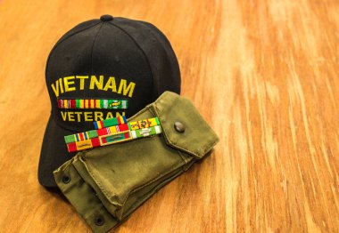 Vietnam Veteran şeritler dergisi sahibi ile
