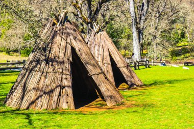 Kızılderili Kızılderili çadırları ve lojman closeup