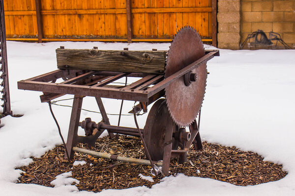 Винтажная пила Blade & Stand
