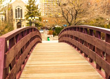 Köprü üzerinde Nehri yürüyüş