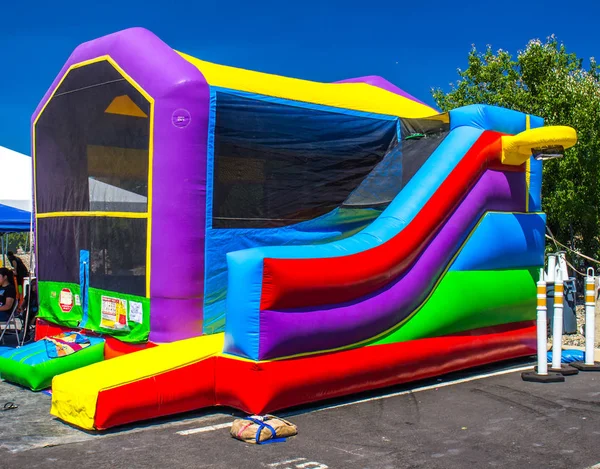 Hüpfballhaus für Kinder — Stockfoto