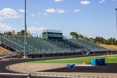 Tribünde parça ve alan tarafından