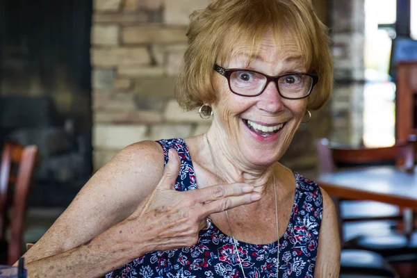 Gelukkig senior vrouw — Stockfoto