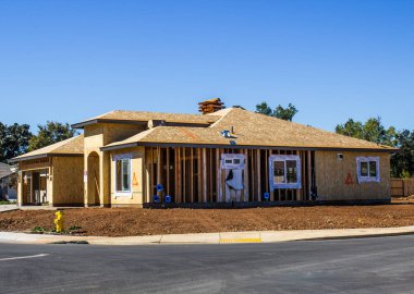 Bir düzey ev inşaat altında