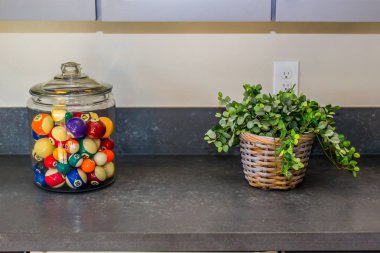 Cam kap havuz topları