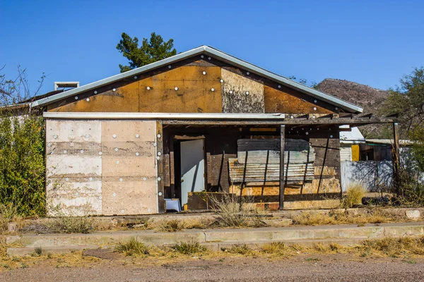 Edifício abandonado no deserto — Fotografia de Stock