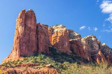 Pürüzlü Red Rock Peaks'e Arizona yüksek çöl