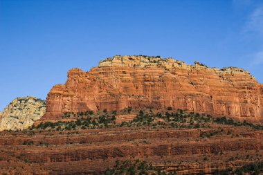 Arizona Çölü'nde Red Rock dağlarda katmanları